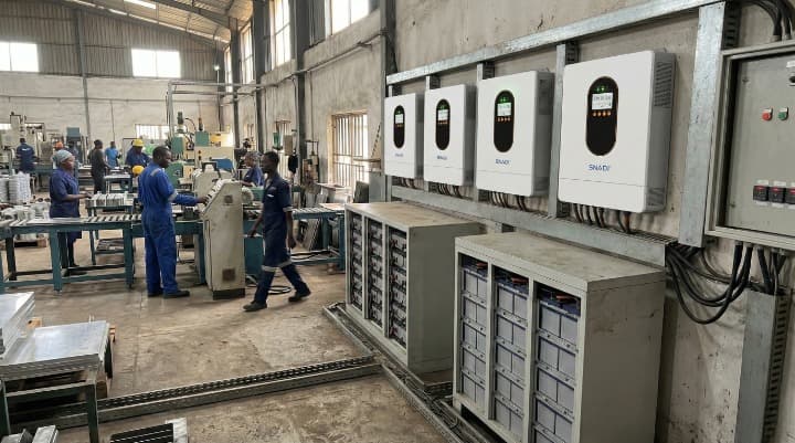 工业工厂机械工人控制面板