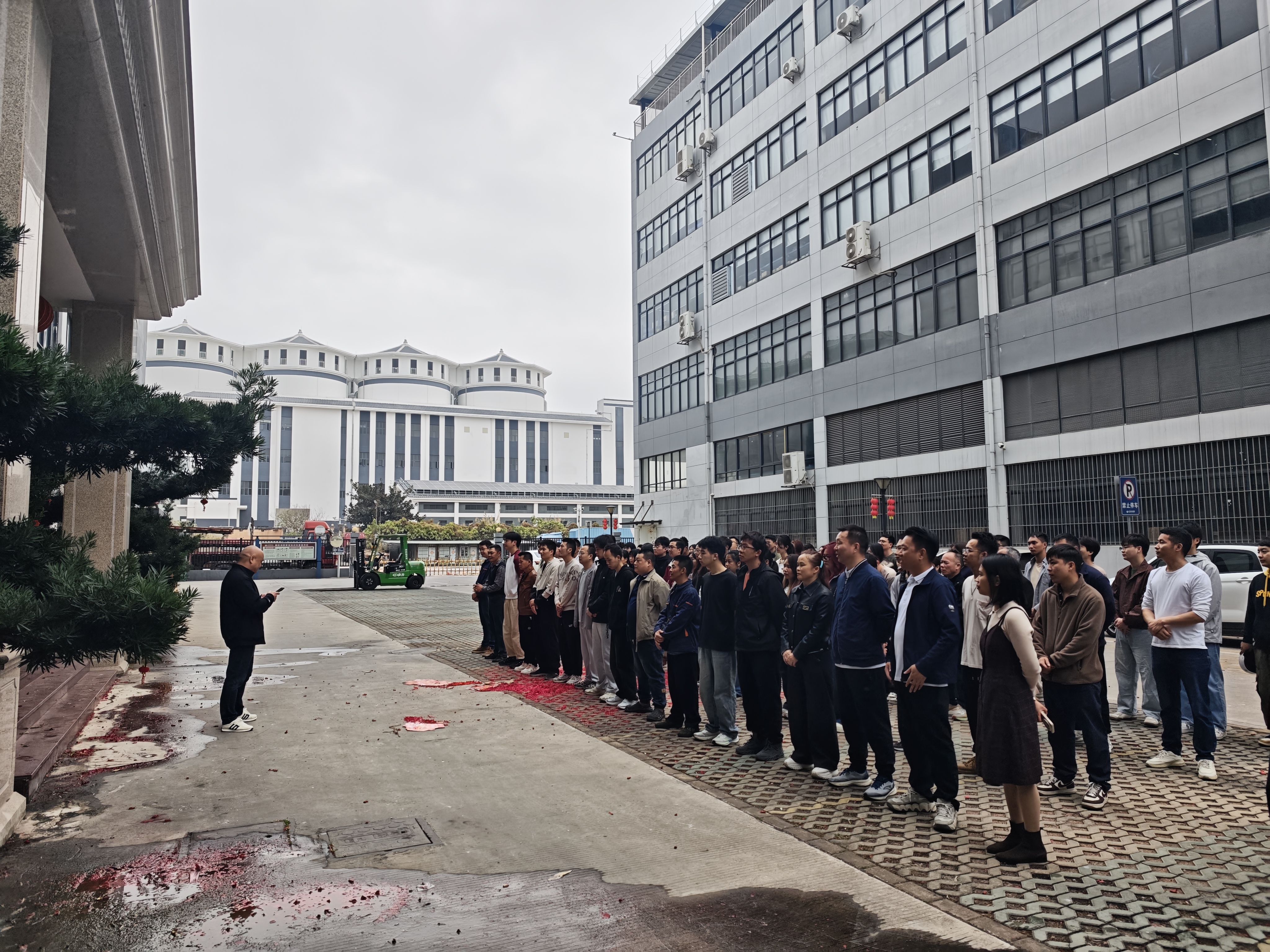 斯纳迪太阳能公司新年工作启动