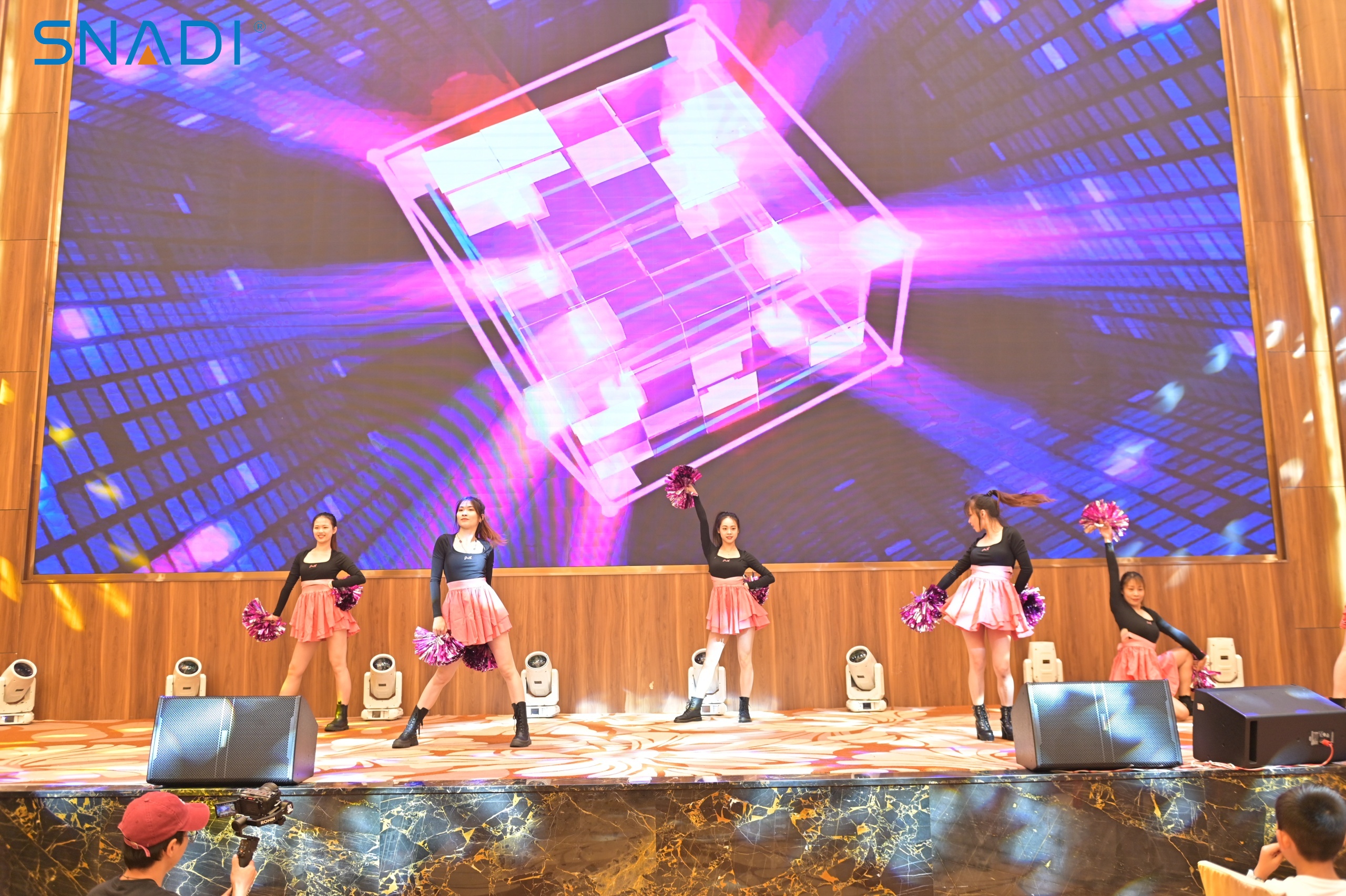 舞蹈表演-斯纳迪